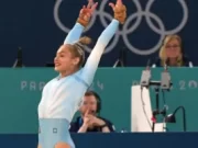 Nadia Comăneci obține reevaluarea exercițiului Sabrinei Voinea la sol de către Federația Internațională de Gimnastică