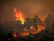 Incendii devastatoare în Grecia: jumătate de țară sub alertă roșie, inclusiv capitala Atena