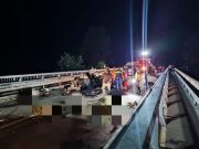 Masacru pe un drum din țară – 5 morți într-o mașină care nu mai e bună nici de fier vechi