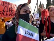 Femeile care refuză hijabul obligatoriu în Iran, considerate „bolnave mintal” și trimise în „clinici de îndreptare”