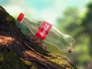 Coca-Cola își reduce angajamentele pentru reciclare, stârnind controverse și acuzații de ipocrizie