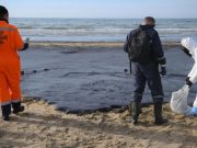 Dezastru ecologic în Crimeea: Rusia declară stare de urgență după scufundarea a două petroliere în Marea Neagră!