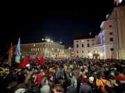 Zeci de mii de oameni protestează la Viena împotriva unui guvern condus de extrema dreaptă