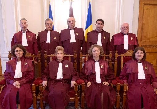 Controverse după decorarea judecătorilor CCR de către Iohannis – Elena Lasconi cere retragerea distincțiilor
