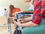 Ministrul Educației reinventează școala: lecții pe TikTok și telefoane în pauze