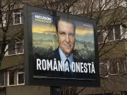 Nicușor Dan „nu face campanie”, doar își pune fața pe panouri cu două luni înainte de alegeri