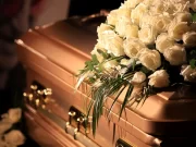 Vești „liniștitoare”: crește indemnizația de înmormântare!