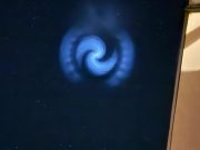 Fenomen straniu pe cer: o spirală luminoasă albastră observată în România și în alte țări