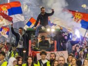 Protest de amploare în Belgrad: președintelui Vucic i se cere demisia; baricade instalate de huligani pentru protecția președintelui
