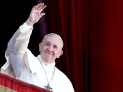 Ultimul Drum al Papei Francisc: lacrimi, aplauze și Un Omagiu istoric la Vatican