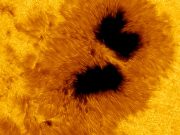 Furtună geomagnetică în desfășurare: o pată solară uriașă amenință Pământul cu erupții intense