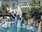 Călin Georgescu rămâne sub control judiciar. Sute de susținători, în fața instanței: „Călin, nevinovat!”