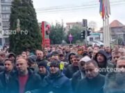 Protest cu lumânări la Târgu Jiu: minerii și energeticienii cer demisia Guvernului din cauza concedierilor anunțate
