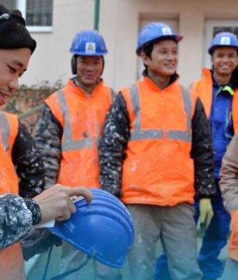 Guvernul înăsprește regulile pentru muncitorii străini: amenzi mari și condiții stricte pentru angajatori