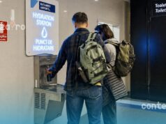 Epoca apei de 15 lei a trecut: în aeroporturile din București, pasagerii își pot umple gratuit sticlele cu apă potabilă