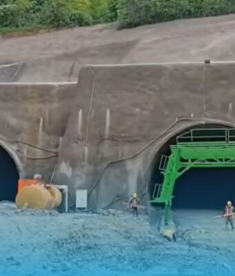 Progrese spectaculoase pe cea mai dificilă porțiune a autostrăzii Sibiu – Pitești: se lucrează non-stop! (video)